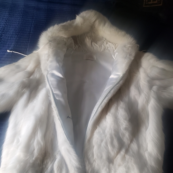 Authentic womens white mink bomber coat. - Picture 7 of 8